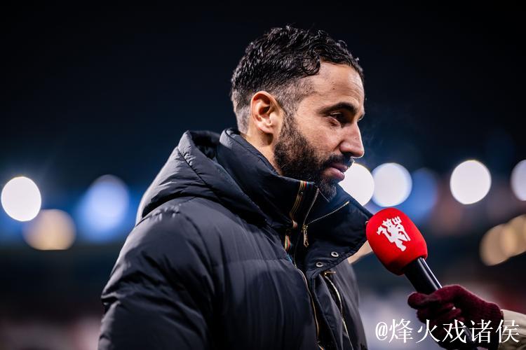 前教练：姆贝乌莫万能型选手，阿莫林的343阵型完美适配